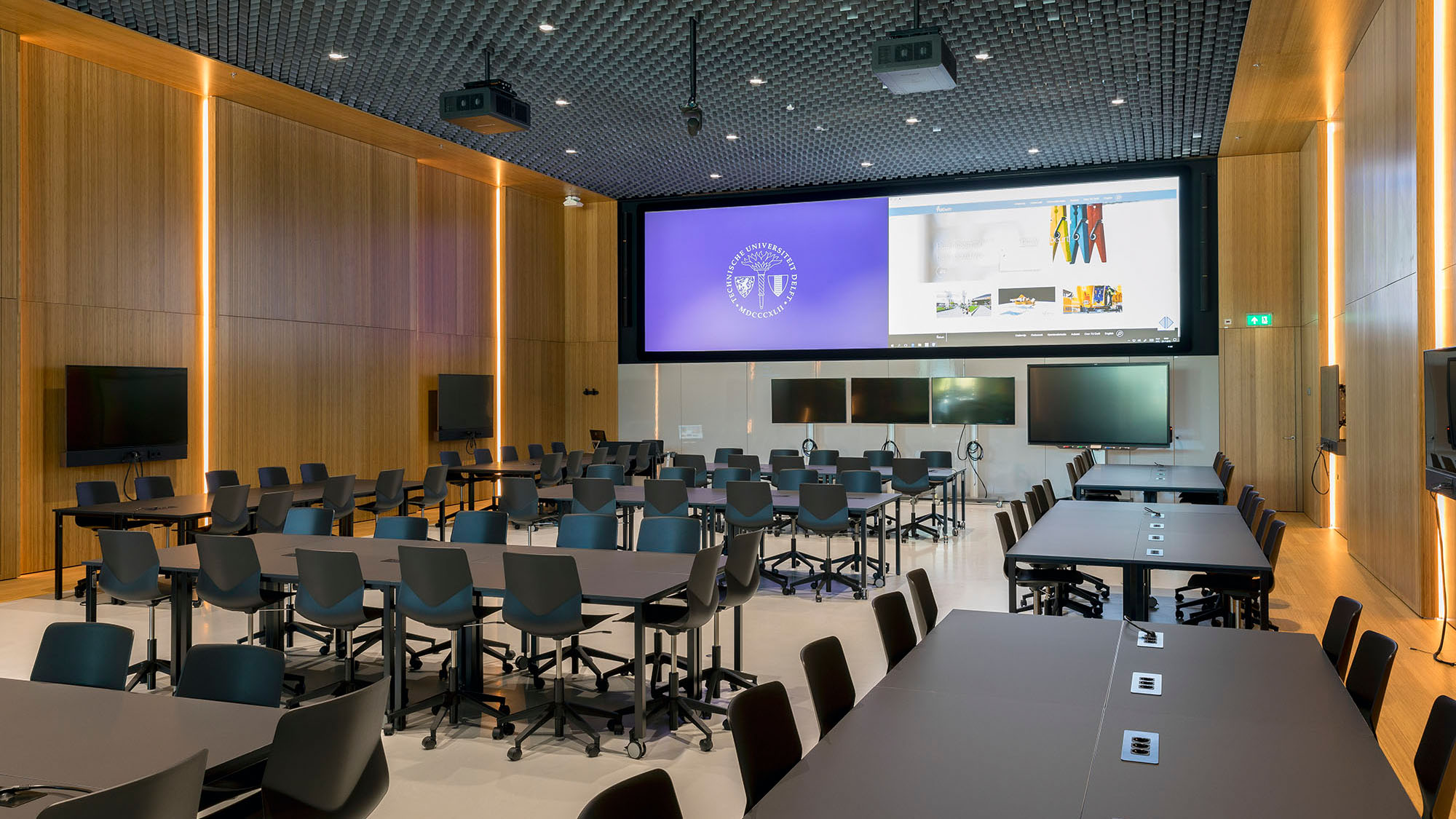 moderner Hörsaal an der Tu Delft (Foto: TU Delft/Louis Meulstee Photography)