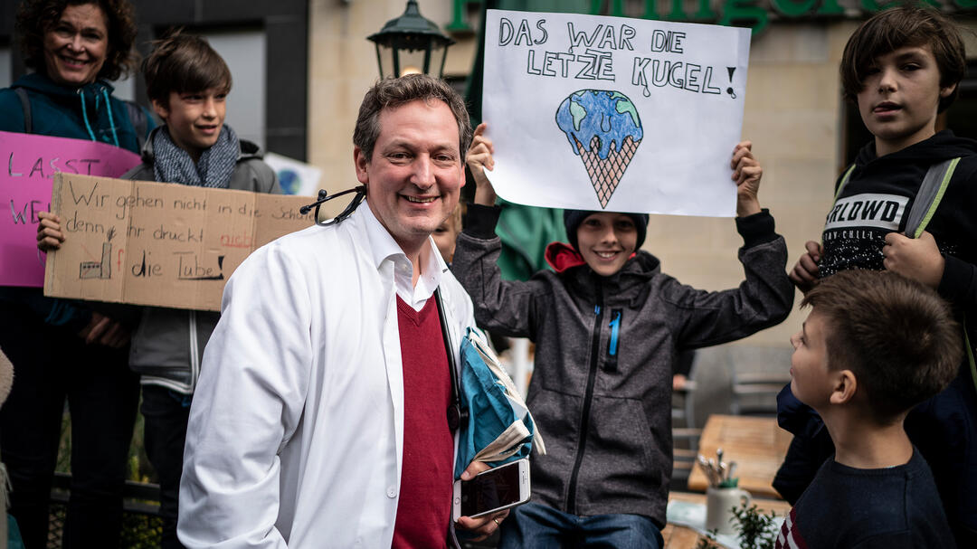 Eckart von Hirschhausen (Foto: Dominik Butzmann)