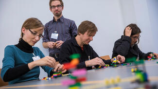 Workshop mit Lego-Steinen (Foto: Kay Herschelmann)